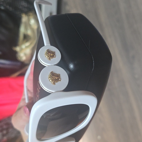 Versace sunglasses White VERSACE VE4434 314/87 SUNGLASSES
Versace - Picture 10 of 11